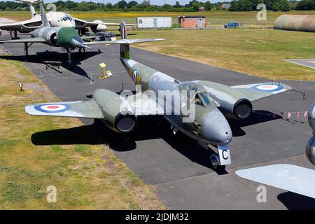 Una mostra restaurata di Gloster Meteor F8 allo Yorkshire Air Museum di Elvington, North Yorkshire Foto Stock