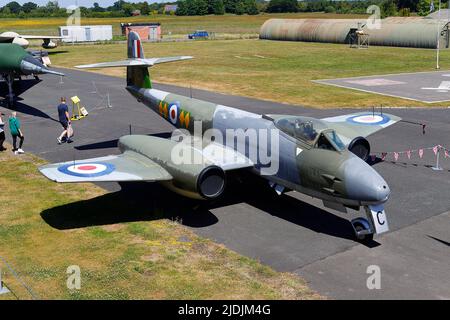 Una mostra restaurata di Gloster Meteor F8 allo Yorkshire Air Museum di Elvington, North Yorkshire Foto Stock