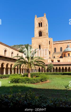 Torre del Chiostro Benedettino presso l'Abbazia di Monreale, Palermo, Italia Foto Stock