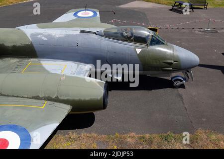 Una mostra restaurata di Gloster Meteor F8 allo Yorkshire Air Museum di Elvington, North Yorkshire Foto Stock