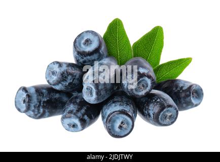 Nido d'ape con foglie verdi isolate su sfondo bianco. Bacche mature di miele. Tracciato di ritaglio Foto Stock