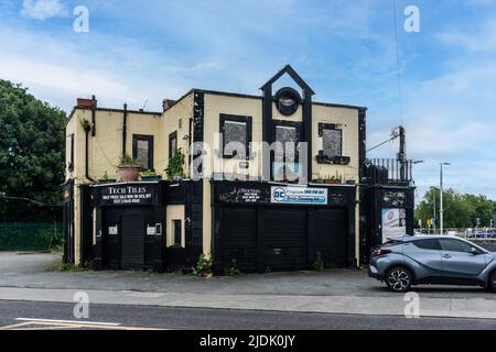L'ex Blackhorse Inn su Tyrconnell Road, Inchicore, Dublino, Irlanda. Chiuso nel 2018 e ora menzogna derelitto. Foto Stock