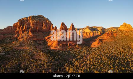 Vista panoramica del paesaggio, Sedona, Arizona al tramonto. Foto Stock