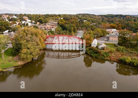 Ponte di Esopus Creek nella contea di Ulster, New York. Un ponte a traliccio che attraversa l'Esopus Creek sulla US 9W a Saugerties, New York. Foto Stock