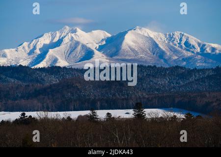 Vista invernale del Monte Shari innevato, Hokkaido, Giappone Foto Stock