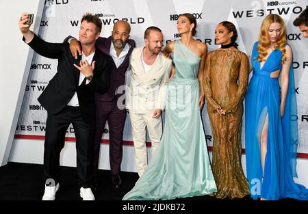 Luke Hemsworth, Jeffrey Wright, Aaron Paul, Angela Sarafyan, Tessa Thompson, Evan Rachel Wood, ed Harris, James Marsden partecipa al programma HBO Westworld Season 4 Premiere, tenutosi presso Alice Tully Hall Lincoln Center a New York City, martedì 21 2022 giugno. Foto Stock