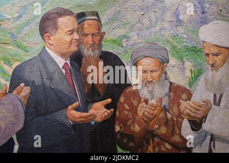 Karimov riunione e pregare con anziani villaggio rurale. Dettaglio di un dipinto ad olio di Karimov presso l'ex presidente Islam Karimov Museum e White Hou Foto Stock