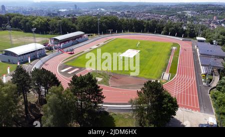 L'illustrazione mostra la Nemette Arena in vista di una conferenza stampa e l'apertura ufficiale delle nuove installazioni in vista della manifestazione atletica 'Meeting International d'Athletisme de la Province de Liege' a Liege, mercoledì 22 giugno 2022. BELGA FOTO BRUNO FAHY Foto Stock