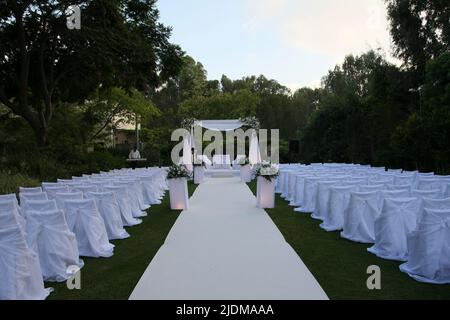 Il baldacchino ebraico per le nozze, Un chuppah (anche hupah, chupah o chuppa) è un baldacchino tradizionalmente utilizzato nei matrimoni ebraici. È costituito da un panno Foto Stock