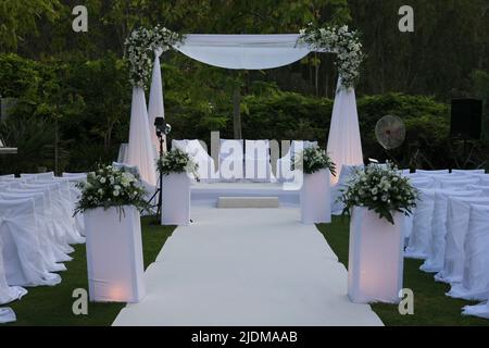 Il baldacchino ebraico per le nozze, Un chuppah (anche hupah, chupah o chuppa) è un baldacchino tradizionalmente utilizzato nei matrimoni ebraici. È costituito da un panno Foto Stock