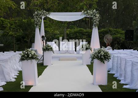 Il baldacchino ebraico per le nozze, Un chuppah (anche hupah, chupah o chuppa) è un baldacchino tradizionalmente utilizzato nei matrimoni ebraici. È costituito da un panno Foto Stock