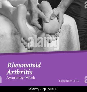 Medico biraciale massaggiando il piede della donna e settembre 13-19, il testo della settimana di consapevolezza dell'artrite reumatoide Foto Stock