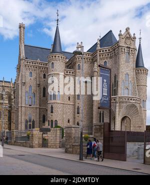 Spagna, Astorga, Castilla y Leon. Museo Los Caminos, nel Palazzo Episcopale progettato da Antonio Gaudi. Foto Stock