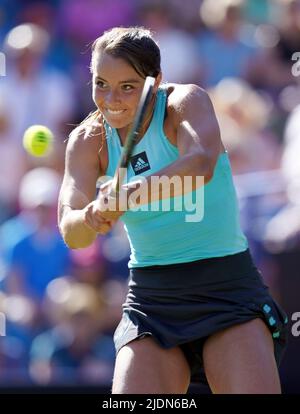 Jodie Burrage in azione il quinto giorno del Rothesay International Eastbourne al Devonshire Park, Eastbourne. Data foto: Mercoledì 22 giugno 2022. Foto Stock