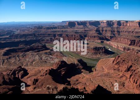 Il fiume Colorado si snoda attraverso il Deadhorse Point state Park, Utah. Foto Stock