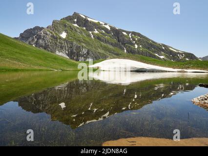 Drakolimni o Lago del Drago un colle alpino d'acqua dolce alto sul Monte Tymfi nelle Montagne del Pindus della Grecia settentrionale Foto Stock