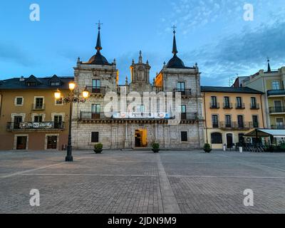 Spagna, Ponferrada, Castilla y Leon. Ayuntamiento (Municipio) Plaza. Foto Stock