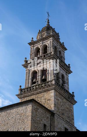 Spagna, Ponferrada. El Bierzo District, Castilla y Leon. Torre della Basilica di nostra Signora la Vergine della quercia (Basílica Nuestra Señora de la Encina) Foto Stock