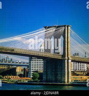 New York 1980s, Ponte di Brooklyn, colonna Est, East River, New York City, NYC, NY, USA, Foto Stock