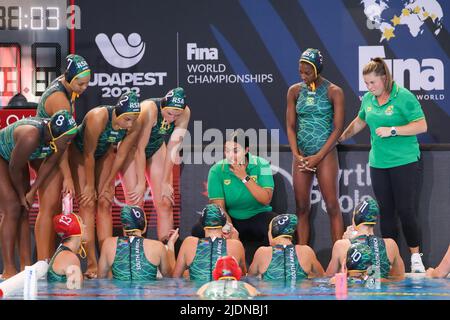 DEBRECEN, UNGHERIA - GIUGNO 22: Direttore Delaine Mentoor del Sudafrica, Daniela Passoni del Sudafrica, Tumaini MacDonell del Sudafrica, Paige Tancrel del Sudafrica, Anna Thornton-Dibb del Sudafrica, Iman Akomolafe del Sudafrica, Hanna Muller del Sudafrica, Shakira gennaio del Sudafrica, Esihle Zondo del Sud Africa, Nicola MacLeod del Sud Africa, Ruby Versfeld del Sud Africa, Ashleigh Vaughan del Sud Africa, Chloe Meecham del Sud Africa e Meghan Maartens del Sud Africa durante i campionati mondiali FINA di Budapest 2022 partita Argentina / Sud Africa il 22 giugno 2022 a Deb Foto Stock