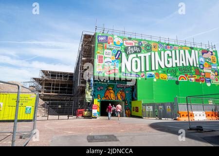 Carrington Street e l'ingresso al passaggio pedonale per Lister Gate nel centro di Nottingham 2022 giugno, Nottinghamshire Inghilterra UK Foto Stock