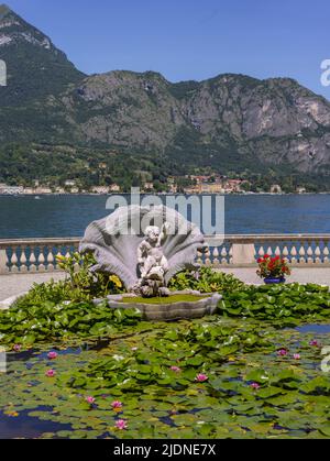 Bellagio, Italia - 11 giugno 2022: Nel parco di Villa Melzi, sulle rive del Lago di Como. Foto Stock