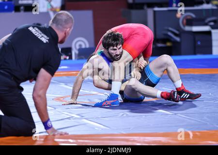 Matteo Pellicone, Roma, 22 giugno 2022, Victor ciobanu (MDA) vs Taleh Mammadov (AZE) GR 63kg durante la classifica 2022 Serie (day1) - Wrestling Foto Stock