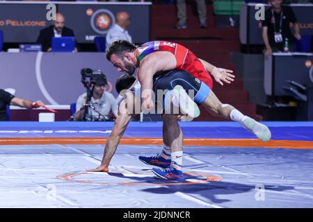 Roma, Italia. 22nd giugno 2022. Murad Mammadov (AZE) vs Eldaniz Azizli (AZE) GR 60kg nel corso del 2022 Ranking Series (day1), Wrestling a Roma, Italia, Giugno 22 2022 Credit: Independent Photo Agency/Alamy Live News Foto Stock