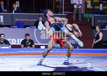 Roma, Italia. 22nd giugno 2022. Murad Mammadov (AZE) vs Eldaniz Azizli (AZE) GR 60kg nel corso del 2022 Ranking Series (day1), Wrestling a Roma, Italia, Giugno 22 2022 Credit: Independent Photo Agency/Alamy Live News Foto Stock