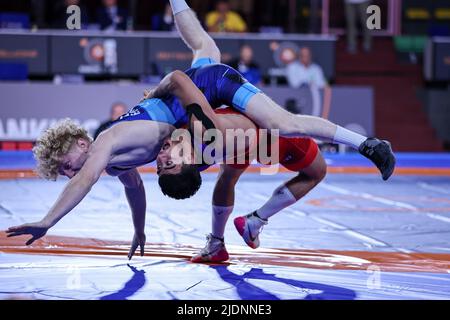 Roma, Italia. 22nd giugno 2022. Hasrat Jafarov (AZE) vs Furkan Yildiz (TUR) GR 67kg durante la classifica 2022 Series (day1), Wrestling a Roma, Italia, Giugno 22 2022 Credit: Independent Photo Agency/Alamy Live News Foto Stock