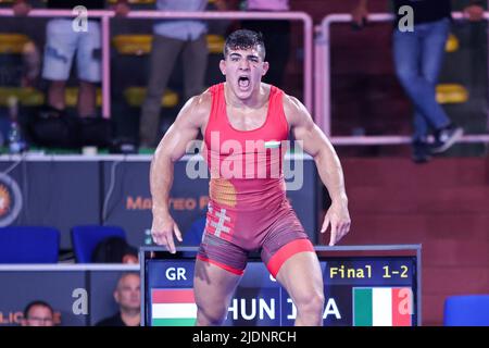 Matteo Pellicone, Roma, 22 giugno 2022, David Losonczi (HUN) GR 97kg esultazione durante la classifica Serie 2022 (day1) - Wrestling Foto Stock