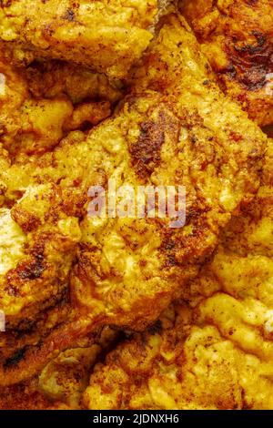 Primo piano con costolette di manzo fritte. Carne di manzo tritata in pastella. Foto Stock