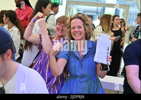 Londra, Regno Unito. 20th giugno 2022. Passerella: La University for Creative Arts presenta alla Graduate Fashion Week 2022 a Coal Drops Yard, King Cross, Londra, Regno Unito. – 20 giugno 2022. Credit: Vedi li/Picture Capital/Alamy Live News Foto Stock