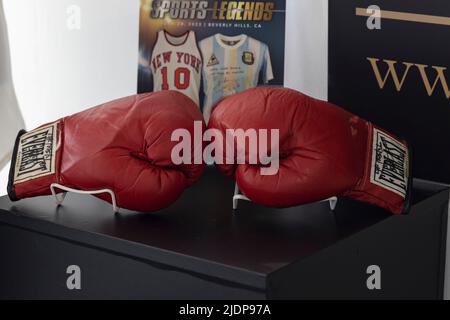 Beverly Hills, Stati Uniti. 22nd giugno 2022. Anteprima stampa di Sports Legends alle aste di Julien. 6/22/2022 Beverly Hills, CA, Stati Uniti. (Foto di Ted Soqui/SIPA USA) Credit: Sipa USA/Alamy Live News Foto Stock