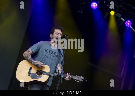 PORTSMOUTH, INGHILTERRA: Frank Turner suona sul palco il giorno 2 del festival vittorioso con: Frank Turner dove: Portsmouth, Regno Unito quando: 28 ago 2021 credito: Neil Lupin/WENN Foto Stock