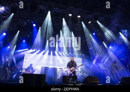 PORTSMOUTH, INGHILTERRA: Manic Street Preachers si esibiscono il giorno 2 del festival vittorioso con: James Dean Bradfield, Nicky Wire dove: Portsmouth, Regno Unito quando: 28 ago 2021 credito: Neil Lupin/WENN Foto Stock