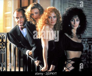 NICHOLSON,PFEIFFER,SARANDON,Cher, LE STREGHE DI EASTWICK, 1987 Foto Stock