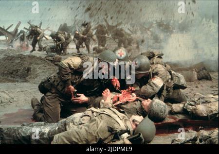 MEDIC di scena sul campo di battaglia, Salvate il soldato Ryan, 1998 Foto Stock