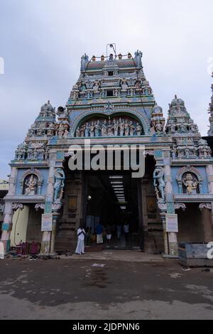 Kovilpatti, Tamilnadu / India - Maggio 16 2022 :Shenbahavalli amman kovil o Sri Poovananathar Swamy Tempio in kovilpatti Foto Stock