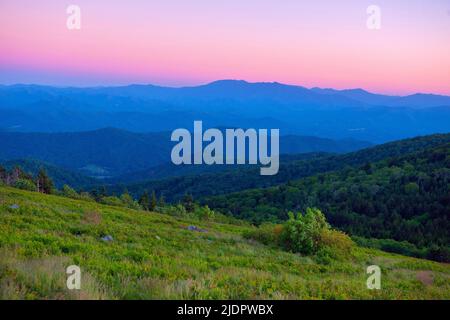 crepuscolo in montagna Foto Stock