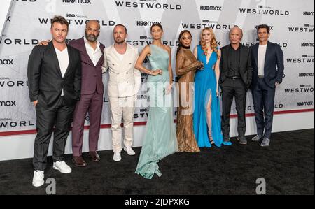 21 giugno 2022, New York, New York, Stati Uniti: Luke Hemsworth, Jeffrey Wright, Aaron Paul, Angela Sarafyan, Tessa Thompson, Evan Rachel Wood, ed Harris, James Marsden partecipa alla Stagione Westworld 4 da HBO Max premiere are Alice Tully Hall (Credit Image: © Lev Radin/Pacific Press via ZUMA Press Wire) Foto Stock