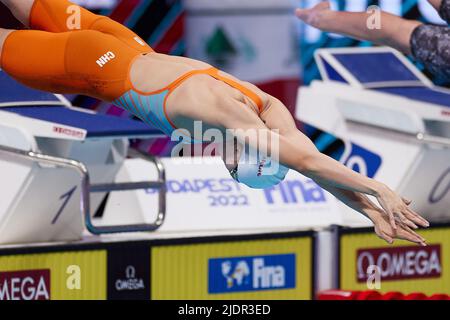 Budapest, Ungheria. 22nd giugno 2022. Chen Yujie of China compete durante la semifinale femminile di 100m colpi al seno al FINA World Championships 19th di Budapest, Ungheria, 22 giugno 2022. Credit: Meng Dingbo/Xinhua/Alamy Live News Foto Stock