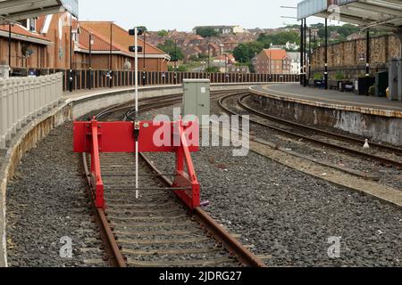 Whitby Stazione ferroviaria il primo giorno di sciopero nazionale RMT. Stazione vuota e piattaforma senza passeggeri. Yorkshire, Regno Unito Foto Stock