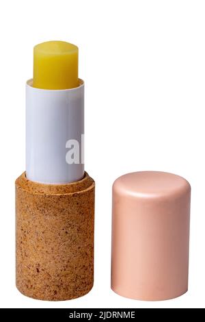 Balsami a labbro. Primo piano di un bastone rosa marrone per la cura del labbro o di un chapstick isolato su uno sfondo bianco. Macro. Cosmetici per il viso. Concetto di bellezza. Spazio. Foto Stock