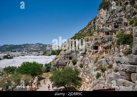 Tombe di roccia Licia in una parete rocciosa di Myra Antica Città, Demre, Turchia Foto Stock