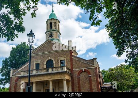 Londra - Maggio 2022: St Anne's Parish Church on Kew Green a Richmond, nel sud-est di Londra Foto Stock