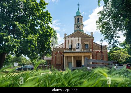 Londra - Maggio 2022: St Anne's Parish Church on Kew Green a Richmond, nel sud-est di Londra Foto Stock