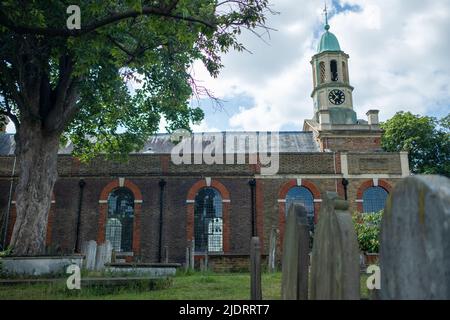 Londra - Maggio 2022: St Anne's Parish Church on Kew Green a Richmond, nel sud-est di Londra Foto Stock