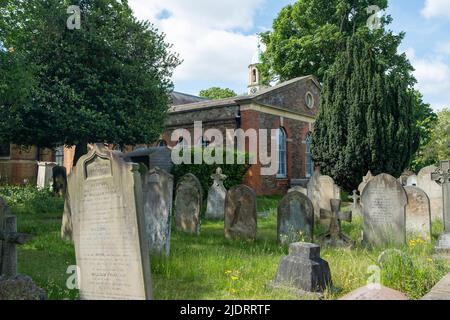 Londra - Maggio 2022: St Anne's Parish Church on Kew Green a Richmond, nel sud-est di Londra Foto Stock