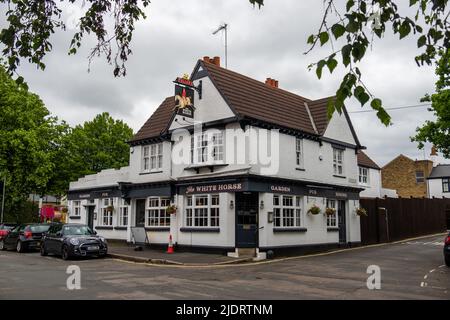 Londra - Maggio 2022: Il pub White Horse a Richmond, nel sud-ovest di Londra Foto Stock